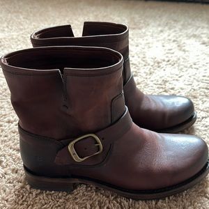 Frye leather ankle boot, Veronica style in a size 8 1/2.